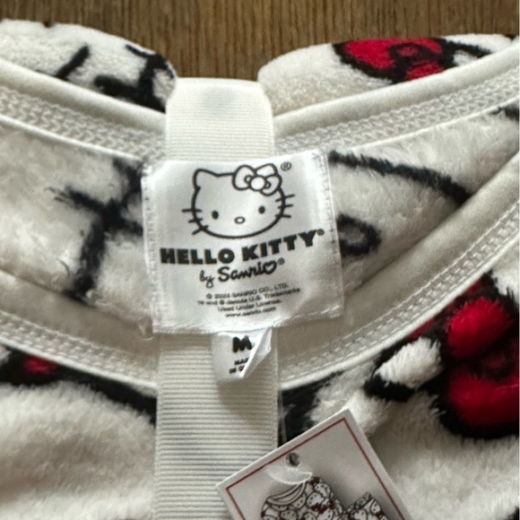 Hello Kitty Womens Two Piece Plush Pajama Set Sz M NWT‎ - Picture 3 of 4